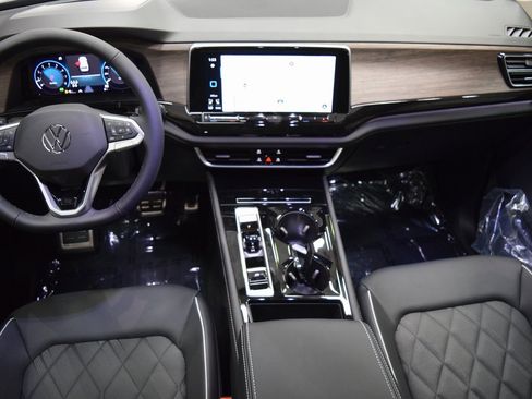 New 2025 Volkswagen Atlas SEL Premium R-Line image 8