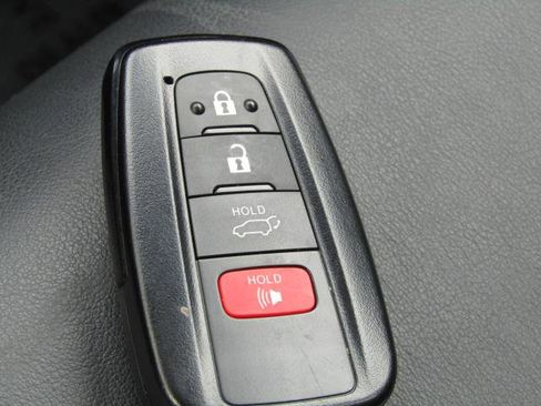 Used 2021 Toyota Prius XLE image 25