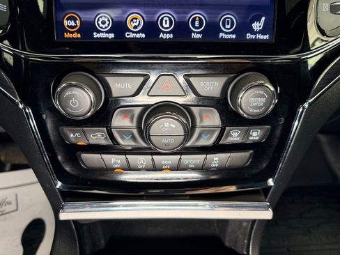 Used 2020 Jeep Grand Cherokee Overland AWD/4WD image 13