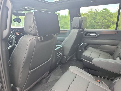 Certified 2025 GMC Yukon XL Denali w/ Denali Reserve Package AWD/4WD image 13
