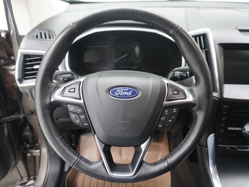 Used 2019 Ford Edge Titanium FWD image 18