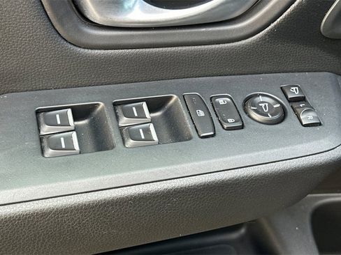 Used 2025 Honda Pilot TrailSport image 12