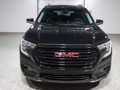 Used 2023 GMC Terrain SLT w/ Elevation Edition image 4