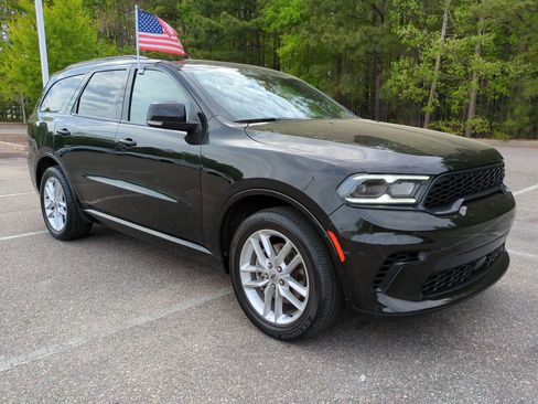 Used 2024 Dodge Durango GT RWD image 2