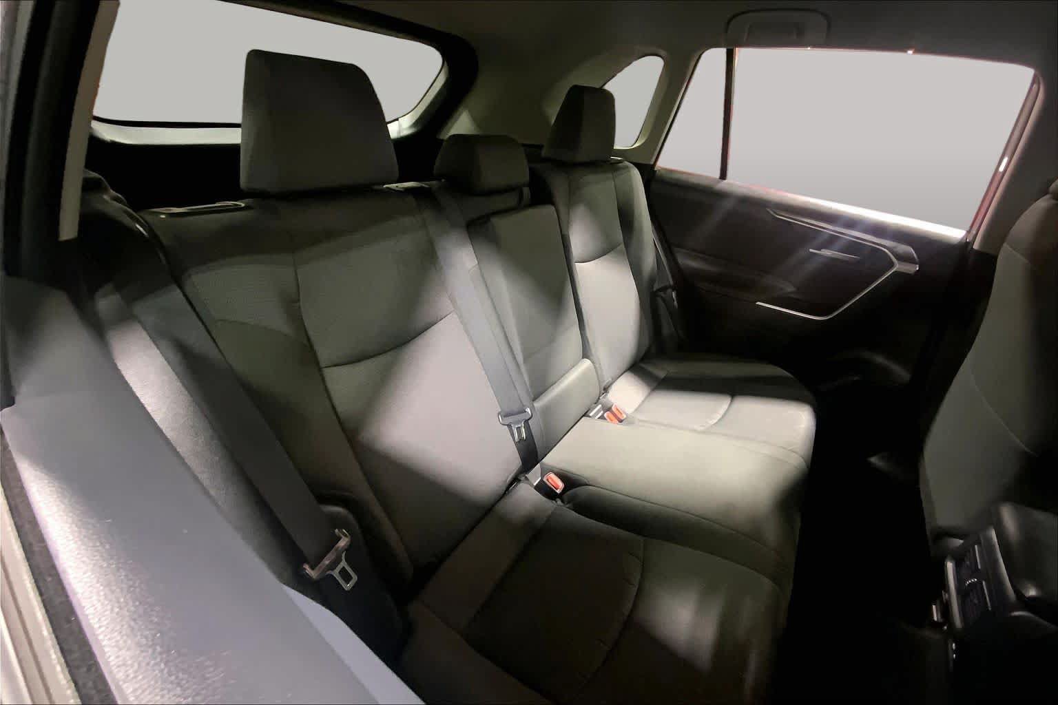 Used 2025 Toyota RAV4 XLE AWD/4WD image 20
