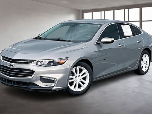 Used 2018 Chevrolet Malibu LT image 2