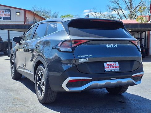 Used 2024 Kia Sportage LX image 3