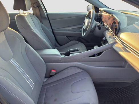 Used 2024 Hyundai Elantra SEL FWD image 9