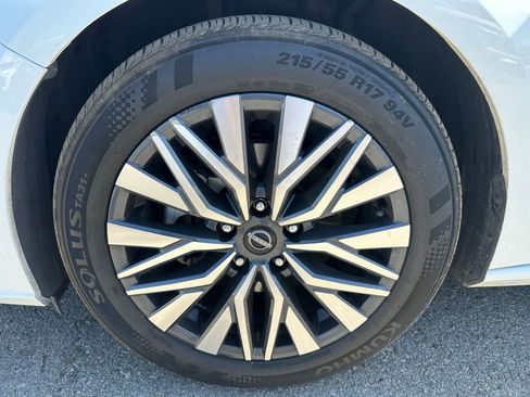 Used 2025 Nissan Altima 2.5 SV image 30