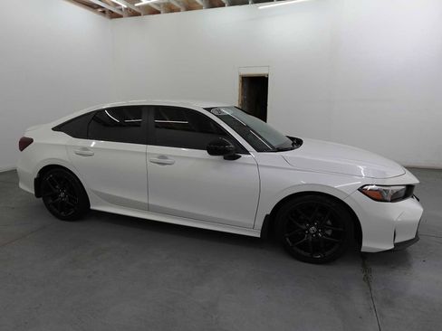 Used 2025 Honda Civic Sport image 4