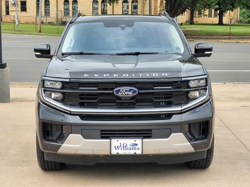 Used 2025 Ford Expedition Max Platinum AWD/4WD image 2