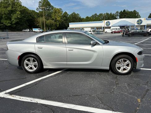 Used 2022 Dodge Charger SXT RWD image 4