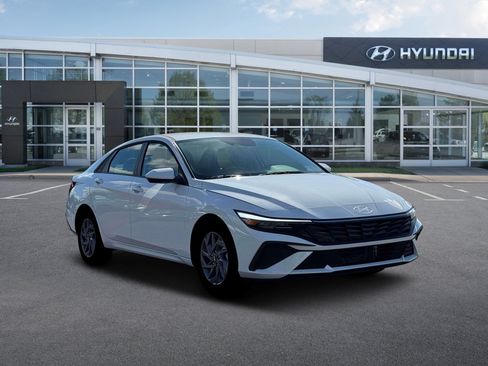 New 2026 Hyundai Elantra Hybrid FWD image 11
