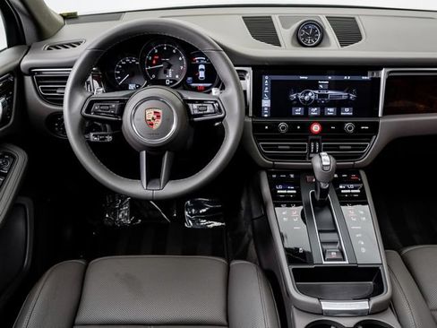 Certified 2026 Porsche Macan AWD/4WD image 21