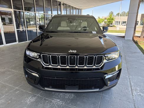 Used 2025 Jeep Grand Cherokee Limited w/ Luxury Tech Group II image 3