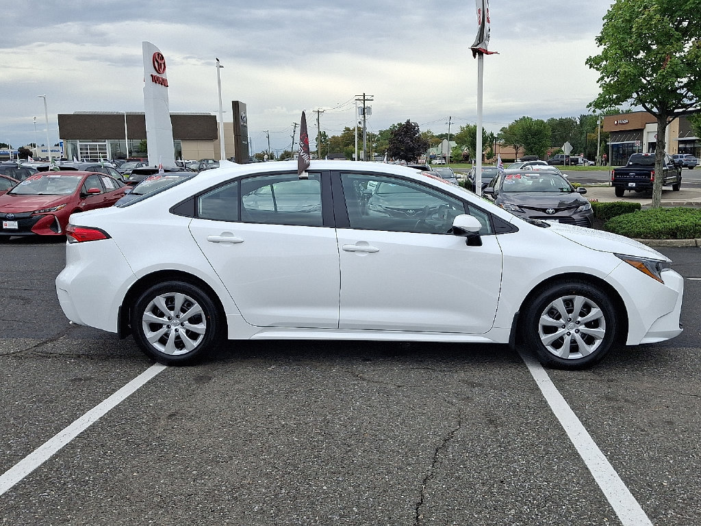 Used 2026 Toyota Corolla LE FWD image 7