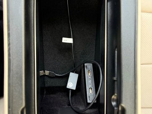 Used 2016 Mercedes-Benz E 350 4MATIC Sedan image 25