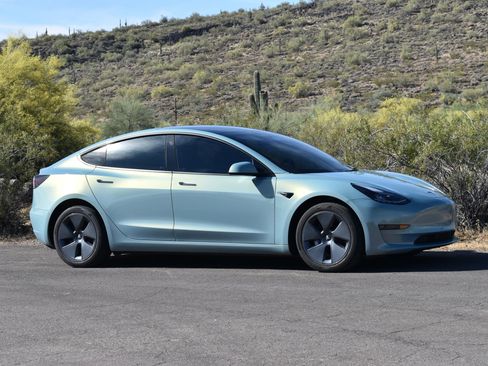 Used 2022 Tesla Model 3 Long Range AWD/4WD image 3