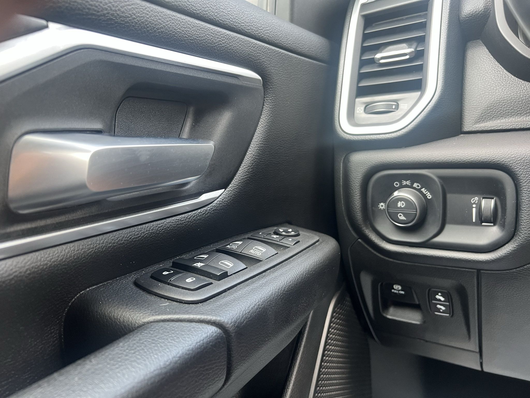 Used 2022 RAM 1500 Big Horn AWD/4WD image 21