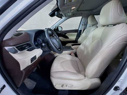 Used 2020 Toyota Highlander Limited image 24