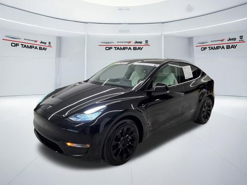 Used 2021 Tesla Model Y Long Range AWD/4WD image 2