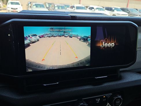 Used 2024 Jeep Wrangler Unlimited AWD/4WD image 15