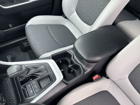 Certified 2025 Toyota RAV4 XLE FWD image 22