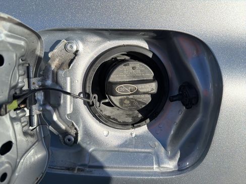 Used 2020 Toyota Camry LE image 11