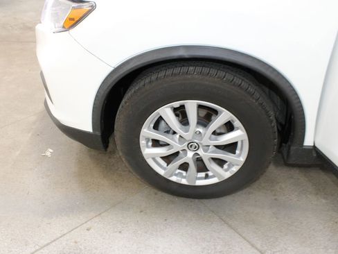 Used 2017 Nissan Rogue SV FWD image 36