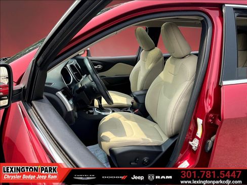 Used 2017 Jeep Cherokee Latitude w/ Comfort/Convenience Group AWD/4WD image 20