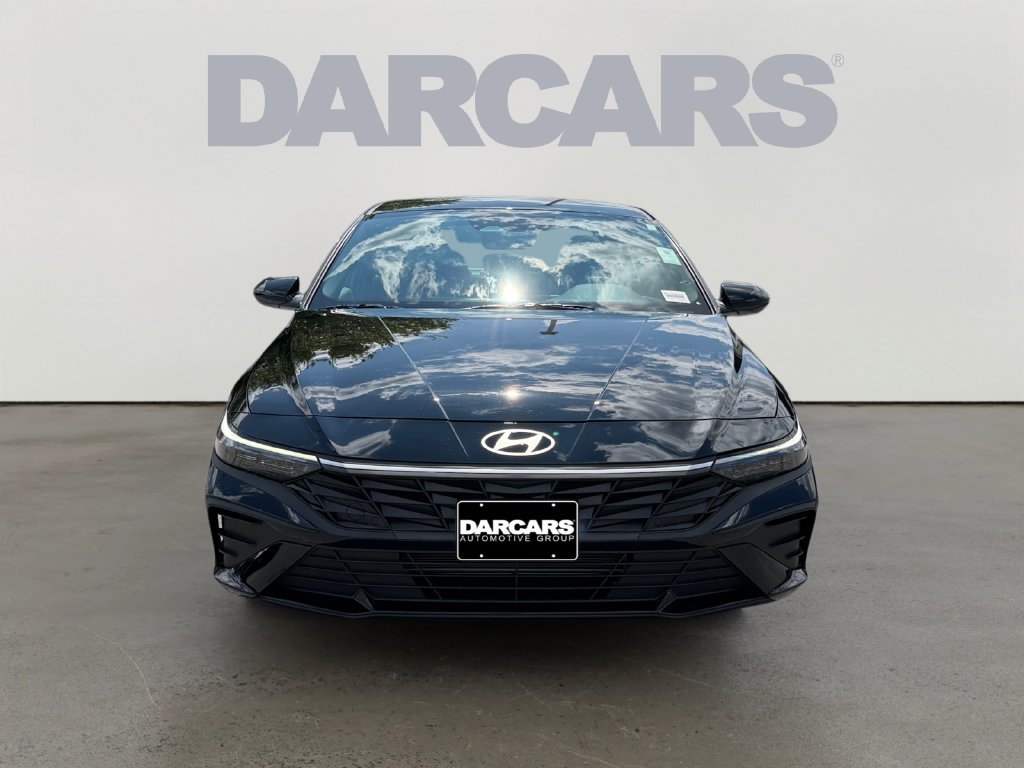 Used 2025 Hyundai Elantra Sport FWD image 2
