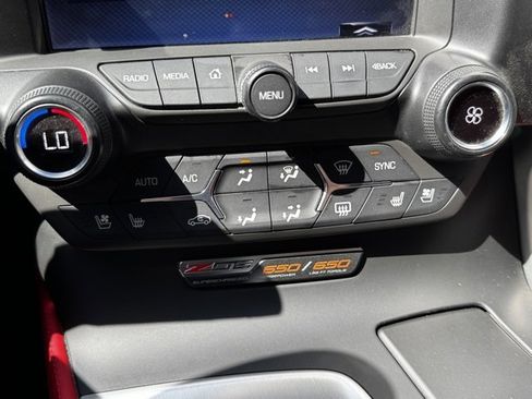 Used 2015 Chevrolet Corvette Z06 w/ 3LZ Preferred Equipment Group image 7