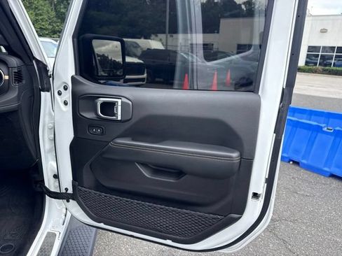 Used 2024 Jeep Wrangler Unlimited Sahara w/ Technology Group AWD/4WD image 38