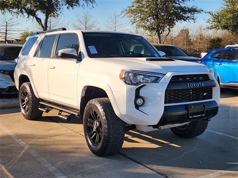 Used 2018 Toyota 4Runner TRD Off-Road image 3