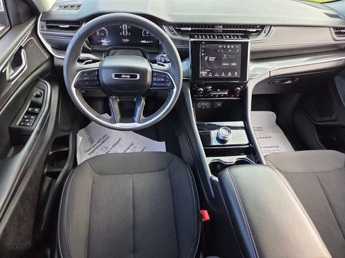Used 2023 Jeep Grand Cherokee Laredo AWD/4WD image 8