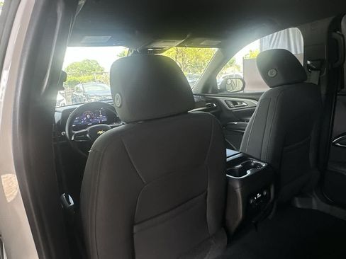 Used 2025 Chevrolet Traverse LT FWD image 23