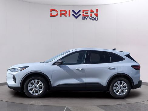 Used 2025 Ford Escape Active w/ Cold Weather Package image 2