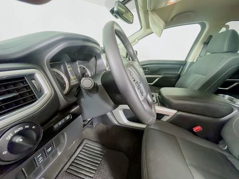 Used 2018 Nissan Titan SV w/ SV Convenience Package AWD/4WD image 22