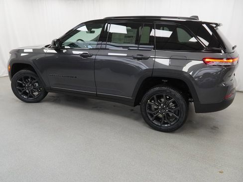 New 2025 Jeep Grand Cherokee Limited image 14