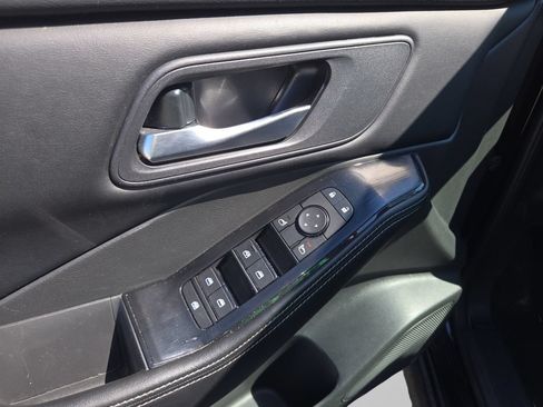 Used 2025 Nissan Rogue SV AWD/4WD image 21