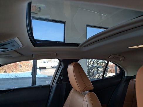 Used 2020 Lexus UX 250h w/ Premium Package image 18