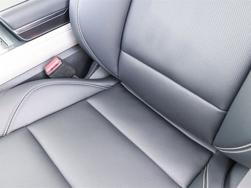 Used 2025 Lincoln Nautilus Premier w/ Equipment Group 102A image 23