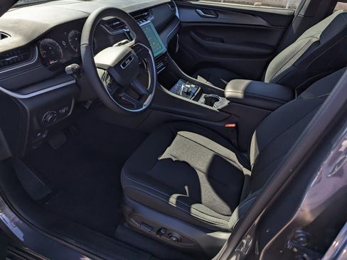 New 2025 Jeep Grand Cherokee L Laredo image 9