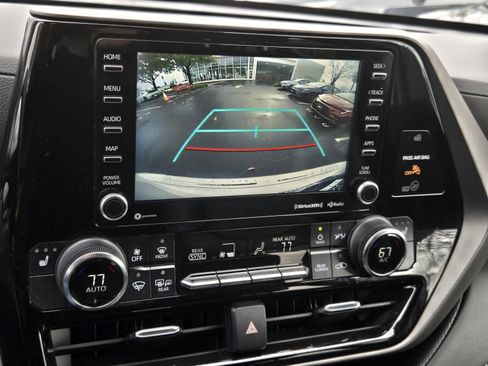 Certified 2022 Toyota Highlander XLE image 16