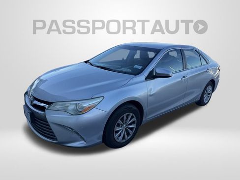 Used 2016 Toyota Camry LE image 3