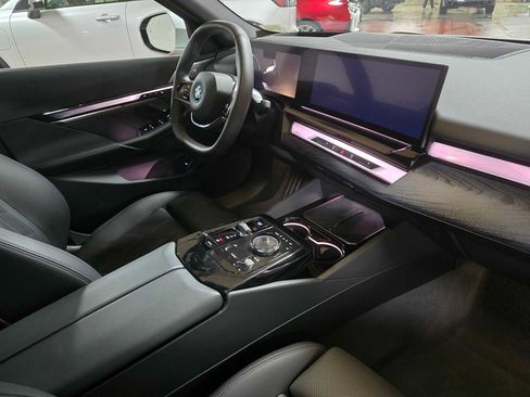 Used 2024 BMW i5 eDrive40i w/ Premium Package image 10