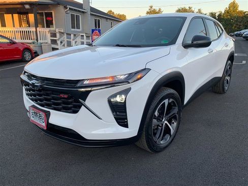 Used 2024 Chevrolet Trax RS w/ Driver Confidence Package image 9