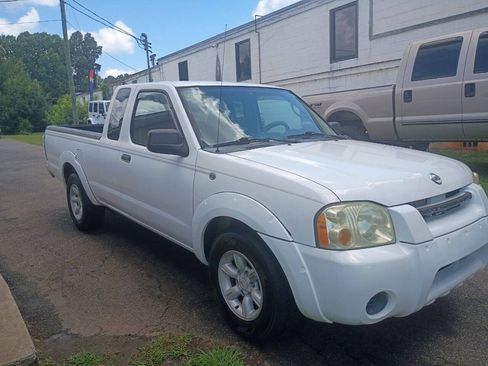 Used 2004 Nissan Frontier XE w/ (VTP) Value Truck Pkg RWD image 5