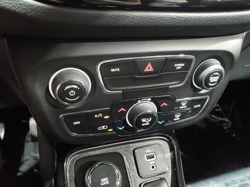 Used 2019 Jeep Compass Limited AWD/4WD image 31
