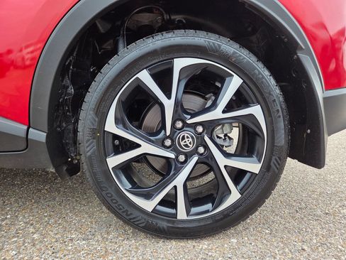 Used 2022 Toyota C-HR XLE FWD image 9